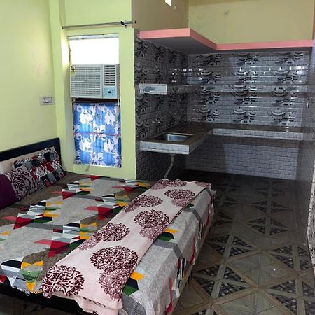 Balaji Homestay Mathura In Vrindavan ภายนอก รูปภาพ