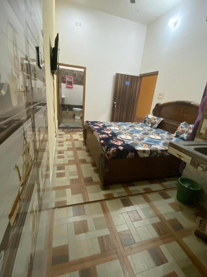 Balaji Homestay Mathura In Vrindavan ภายนอก รูปภาพ