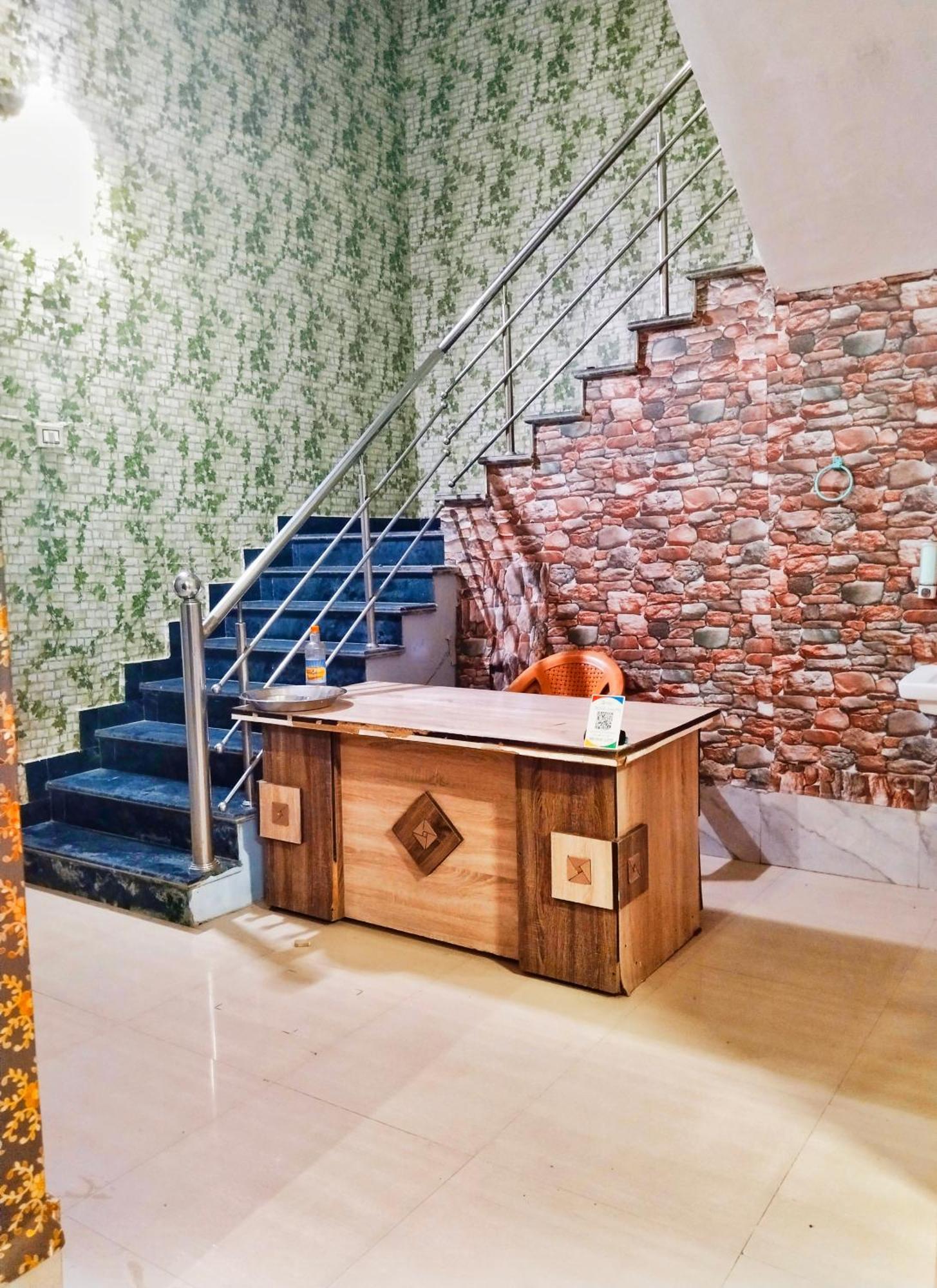 Balaji Homestay Mathura In Vrindavan ภายนอก รูปภาพ