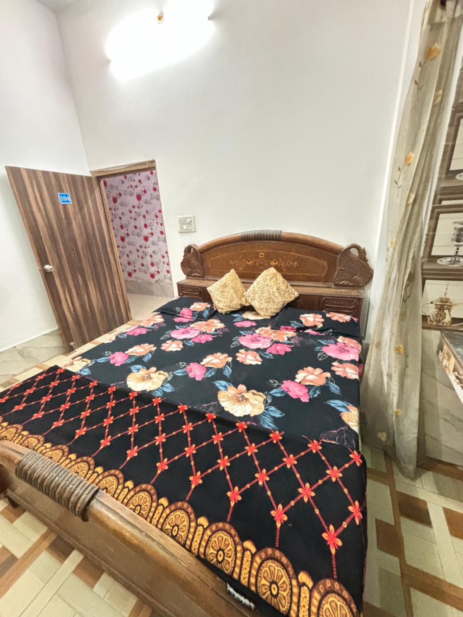 Balaji Homestay Mathura In Vrindavan ภายนอก รูปภาพ