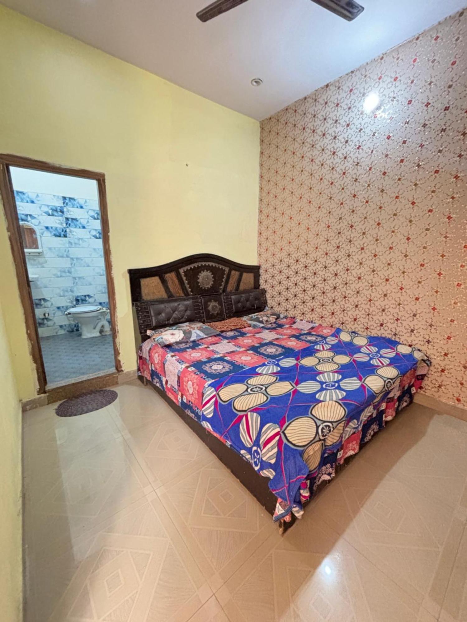Balaji Homestay Mathura In Vrindavan ภายนอก รูปภาพ